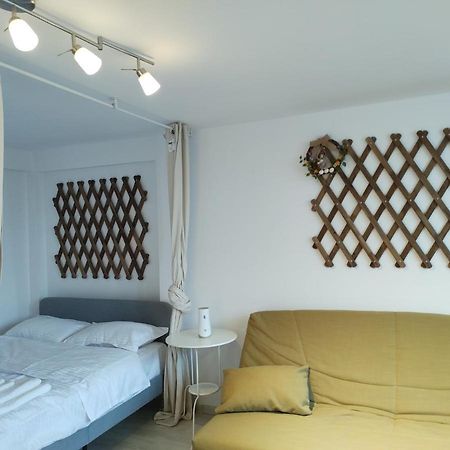 Comfy Condo Otopeni Bagian luar foto